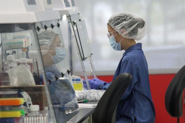 Κοροναϊός : Αγώνας δρόμου για υπερ-θεραπεία μονόκλωνων αντισωμάτων