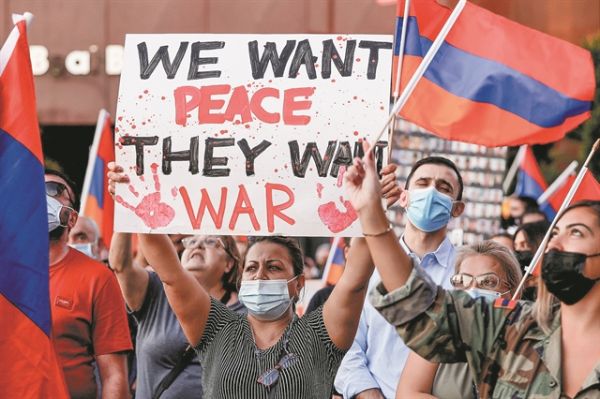 Πόλεμος στην Αρμενία με «στρατηγό» την Κιμ Καρντάσιαν κι άλλους σελέμπριτι