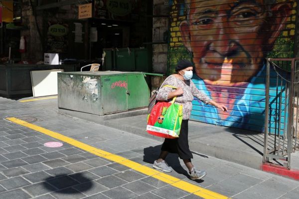 Κοροναϊός : Αυξάνονται οι αναφορές για επαναμόλυνση – Τι υποστηρίζουν οι επιστήμονες