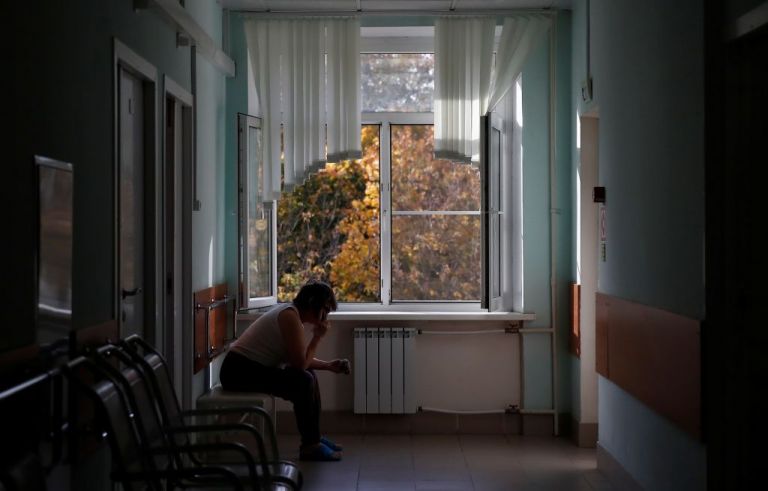 Χρόνια συμπτώματα και μόνιμες βλάβες: Οι άγνωστες πτυχές του κοροναϊού