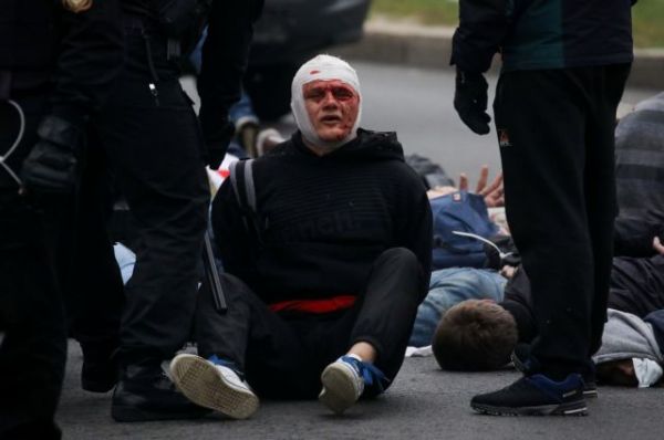 Λευκορωσία : Βίαιες συλλήψεις, κρότου – λάμψης και νερό υπό πίεση σε διαδηλωτές
