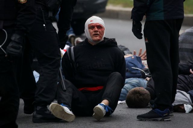 Λευκορωσία : Βίαιες συλλήψεις, κρότου – λάμψης και νερό υπό πίεση σε διαδηλωτές