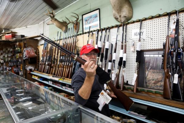 ΗΠΑ : Περισσότεροι από 100.000 Καλιφορνέζοι αγόρασαν όπλα λόγω… κοροναϊού