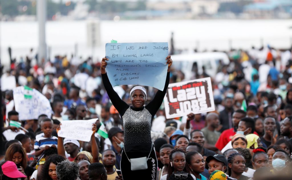 Η Νιγηρία «φλέγεται»: Τι οδήγησε στις αιματηρές διαδηλώσεις;