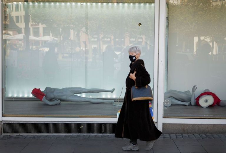 Κοροναϊός : Πολιτικά και οικονομικά συμφέροντα πίσω από την προώθηση της ανοσίας της αγέλης;