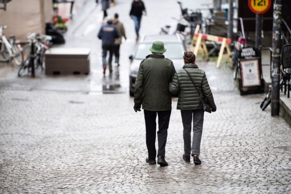Κοροναϊός : Φρικτά νέα για την Ευρώπη, αυξάνονται τα κρούσματα στους ηλικιωμένους