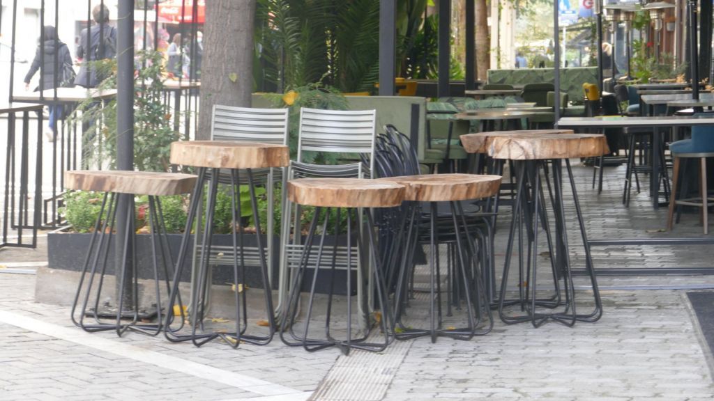 Κοροναϊός : Ατελείωτες ουρές στη Λάρισα από το lockdown