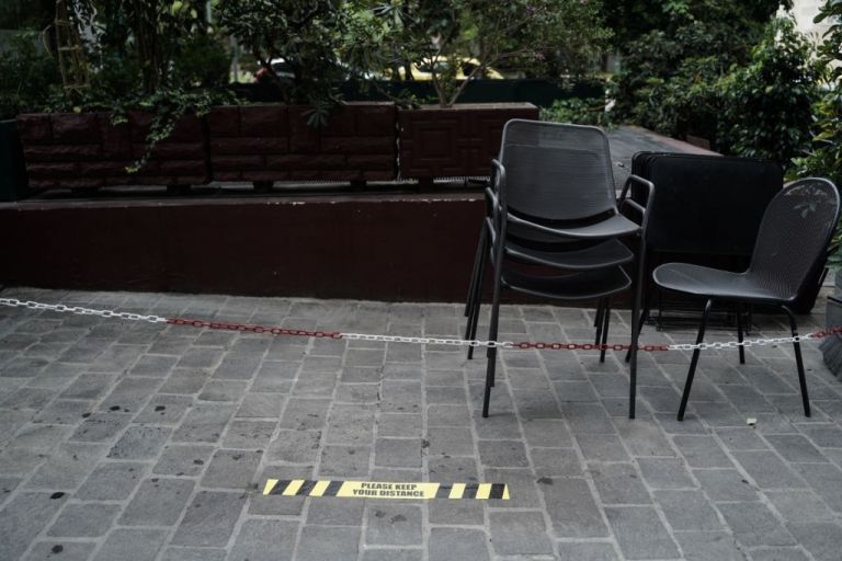 Κοροναϊος : Σε περιοχές με «κόκκινο» μόνιμα τα έκτακτα μέτρα στήριξης σε επιχειρήσεις και εργαζόμενους