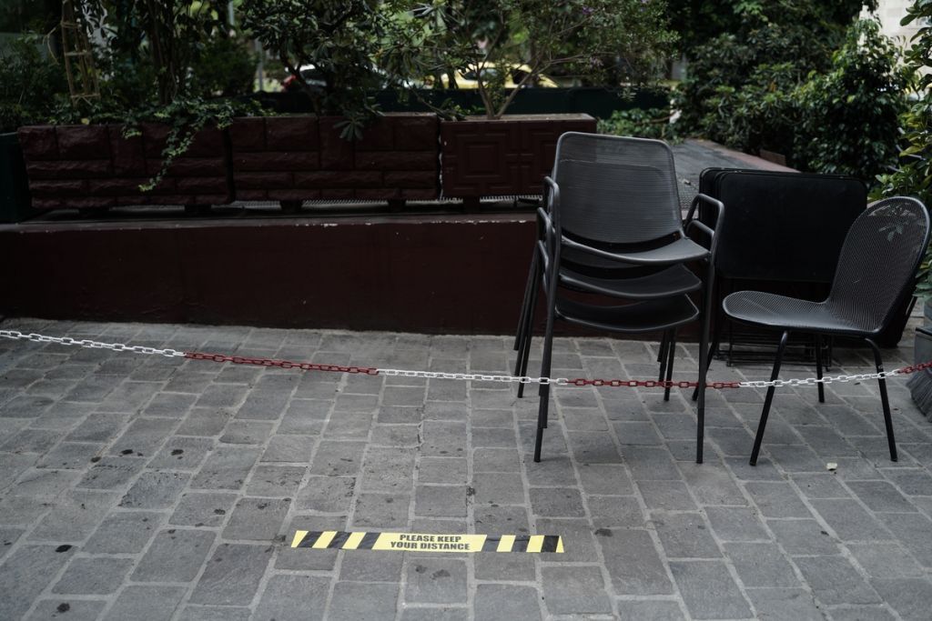 Κοροναϊος : Σε περιοχές με «κόκκινο» μόνιμα τα έκτακτα μέτρα στήριξης σε επιχειρήσεις και εργαζόμενους