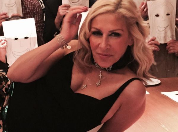 Έφη Σαρρή: «Ήθελα να πάω να διεκδικήσω τον Τραμπ από τη Μελάνια»