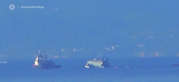 Πειραιάς : Σύγκρουση εμπορικού πλοίου με πλοίο του Πολεμικού Ναυτικού – Σε εξέλιξη επιχείρηση