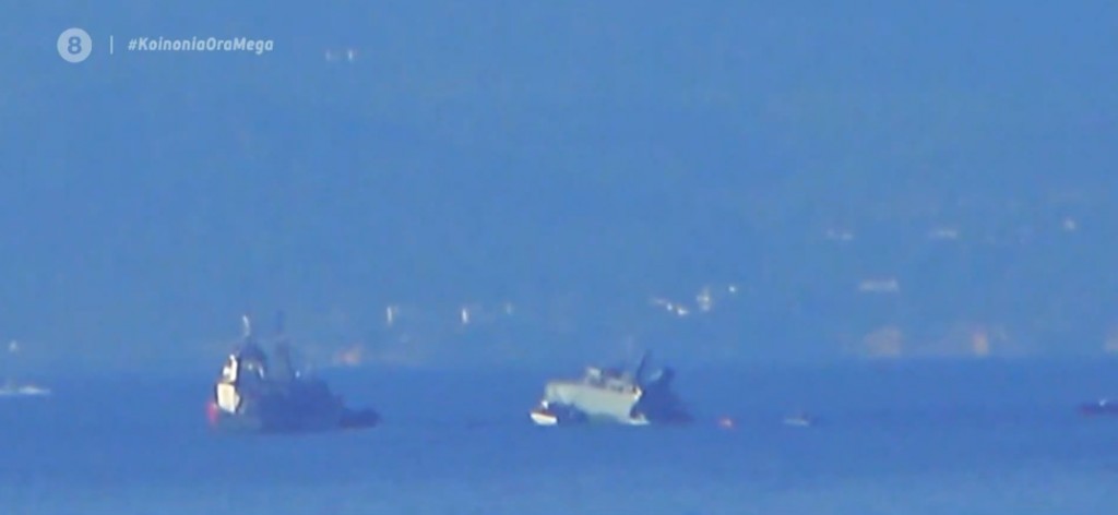 Πειραιάς : Σύγκρουση εμπορικού πλοίου με πλοίο του Πολεμικού Ναυτικού – Σε εξέλιξη επιχείρηση