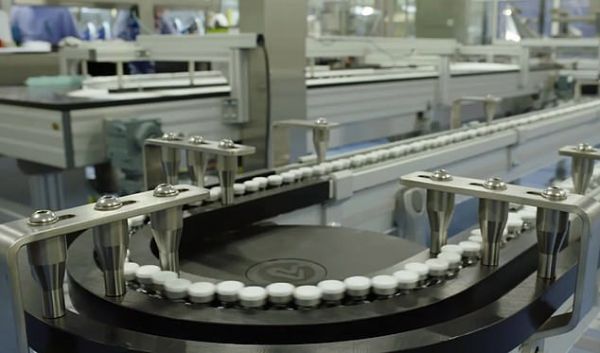 Κοροναϊός : Στη γραμμή παραγωγής τα εμβόλια της Pfizer