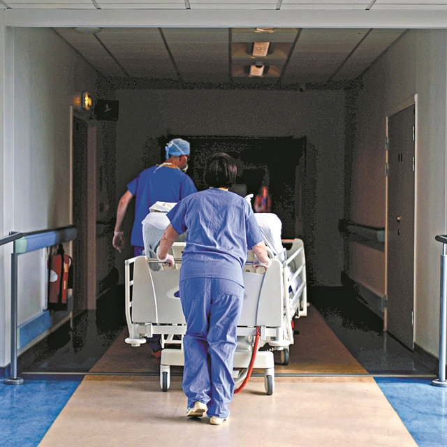 Και στο βάθος η καραντίνα