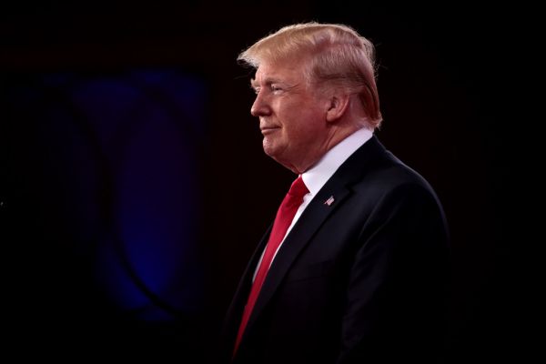 Ντόναλντ Τραμπ : Ευχές από Τζόνσον και Πούτιν, καζούρα από Γαλλία και Κίνα