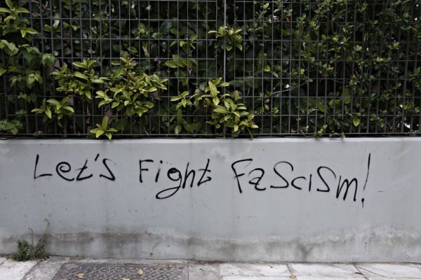 Γερό χτύπημα η καταδίκη της Χρυσής Αυγής, αλλά η ακροδεξιά «φωλιάζει» στην Ευρώπη