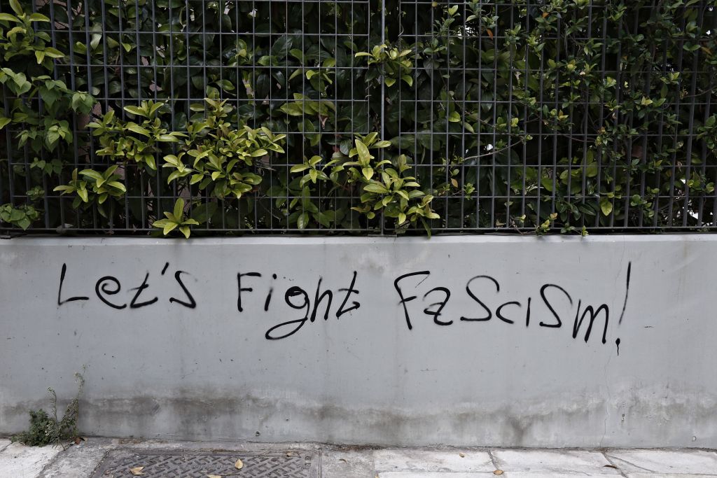 Γερό χτύπημα η καταδίκη της Χρυσής Αυγής, αλλά η ακροδεξιά «φωλιάζει» στην Ευρώπη