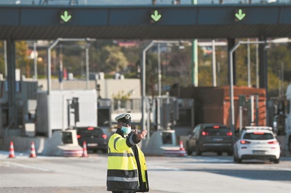 Κοροναϊός : Στο τραπέζι το απαγορευτικό στις μετακινήσεις σε περιοχές που είναι στο επίπεδο 3