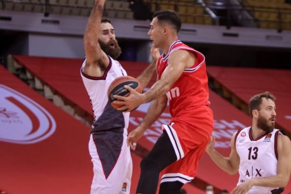 Ολυμπιακός – Αρμάνι Μιλάνο : Το δύσκολο γκολ-φάουλ του Σλούκα