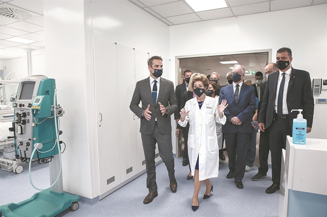 Κοροναϊός : Επιχείρηση «Χριστούγεννα χωρίς καραντίνα»