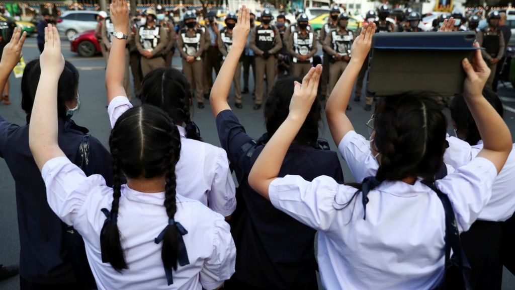 Ταϊλάνδη : Διαδήλωσαν για την Δημοκρατία και ζήτησαν την παραίτηση του πρωθυπουργού