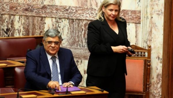 Παγώνει ο διορισμός της Ελένης Ζαρούλια μέχρι την έκδοση της απόφασης του δικαστηρίου για τη ΧΑ