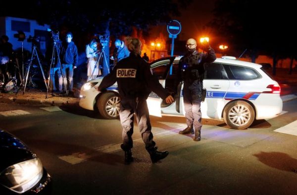 Παρίσι : Παγκόσμιο σοκ για την τρομοκρατική επίθεση – Προφυλακίστηκαν 4 άτομα, νεκρός ο δράστης