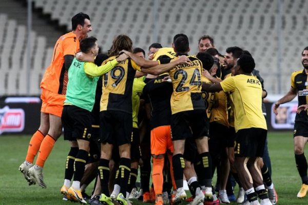 Βενγκέρ : «Μπορεί και τώρα να βοηθήσει ο Οζίλ»