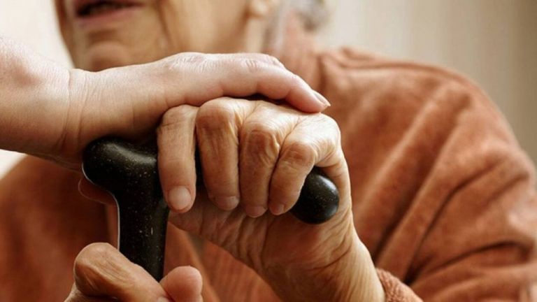 Εξοργιστικό: Έκαναν έξωση σε 90χρονη κι έμεινε δύο μέρες στο δρόμο