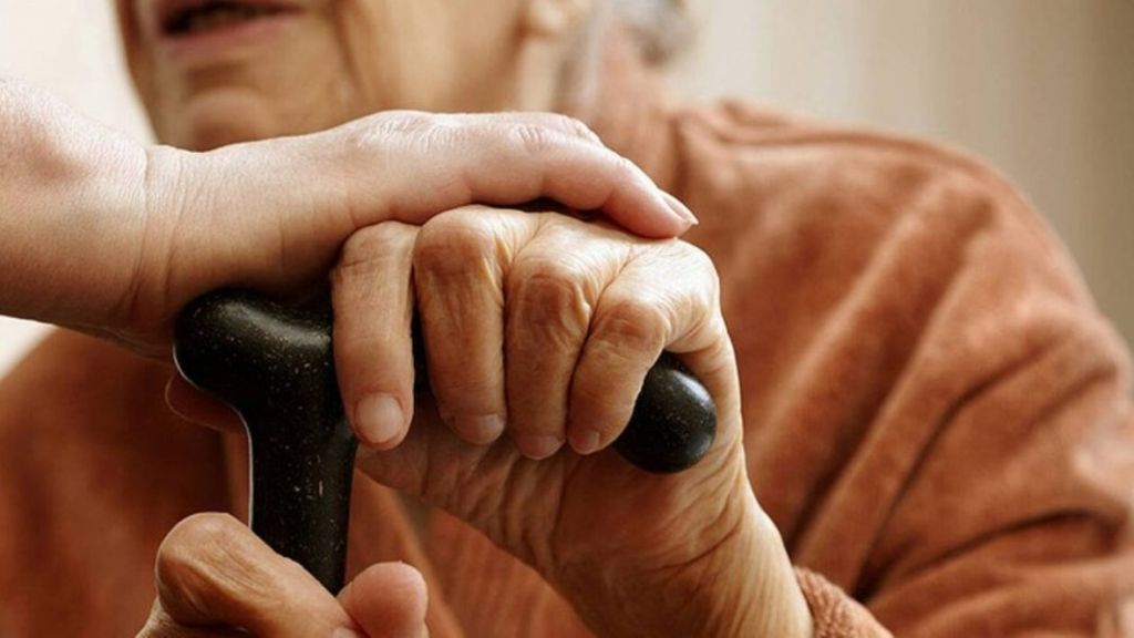 Εξοργιστικό: Έκαναν έξωση σε 90χρονη κι έμεινε δύο μέρες στο δρόμο