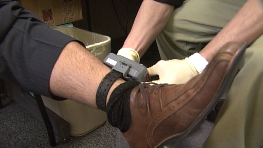 Κοροναϊός : Εφαρμογές και ηλεκτρονικά βραχιόλια για ταξιδιώτες σκέφτεται να εισάγει η Αυστραλία