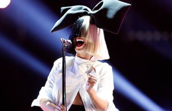 Sia : Η συγκινητική ιστορία πίσω από την υιοθεσία των παιδιών της