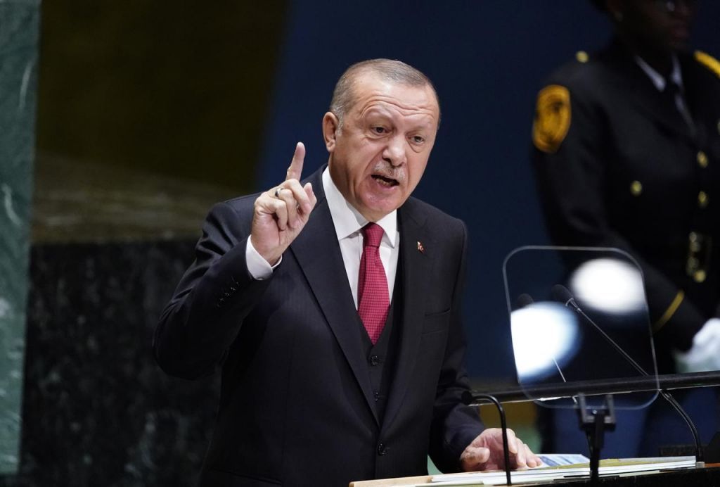 Επίθεση Ερντογάν κατά ΗΠΑ: «Φέρτε μας τις κυρώσεις, είμαστε η Τουρκία και δεν φοβόμαστε»