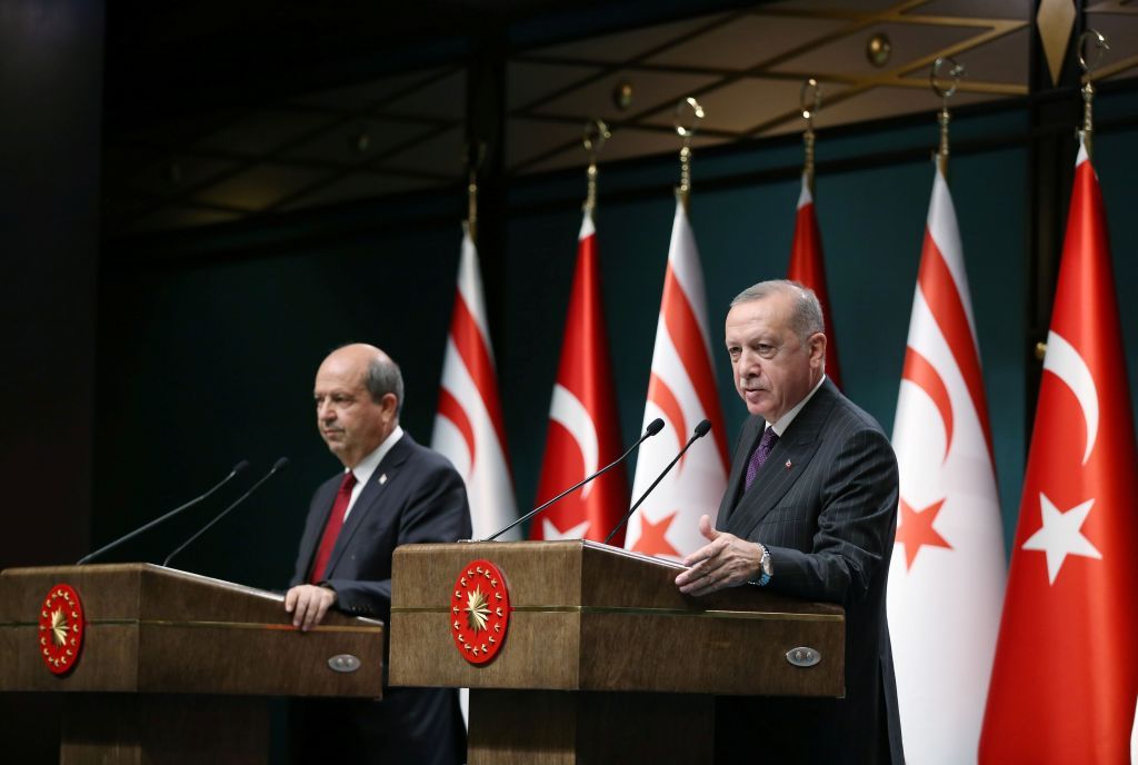 «Εκλογές» στα Κατεχόμενα: Συγχαρητήρια Ερντογάν στον εκλεκτό του, Ερσίν Τατάρ