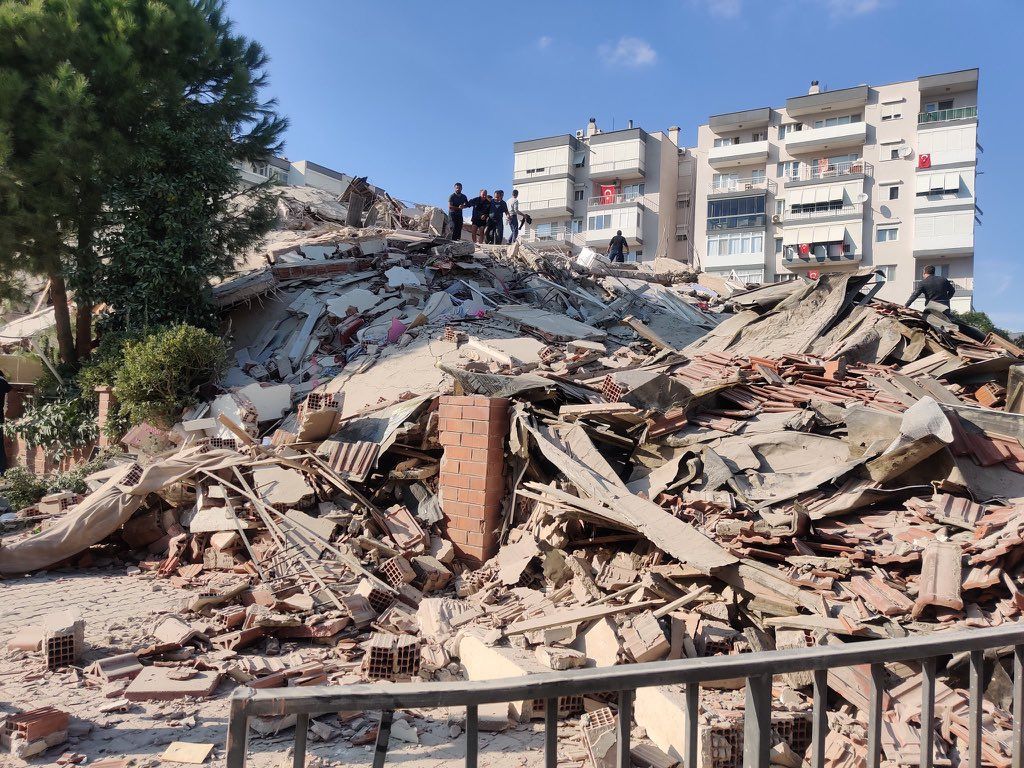 Σεισμός : «Αντοχή και δύναμη» εύχεται στους ανθρώπους της Σμύρνης ο Ερντογάν