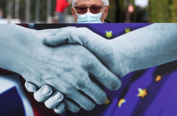 Brexit: Το μπαλάκι στο Ηνωμένο Βασίλειο πετά ο Μπαρνιέ για τις διαπραγματεύσεις