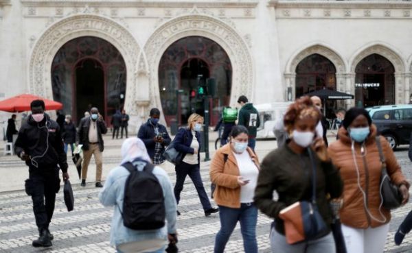 Κοροναϊος – Πορτογαλία : Υιοθετεί την υποχρεωτική χρήση της μάσκας στον δρόμο