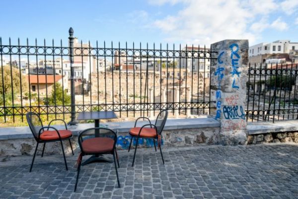 Κοροναϊός: Μεταμεσονύχτιες συσκέψεις και διαφωνίες – Ποια μέτρα πρότειναν οι λοιμωξιολόγοι στον πρωθυπουργό