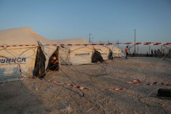 Κοροναϊός : Θετικοί στον ιό δύο αστυνομικοί στη δομή του Καρά Τεπέ
