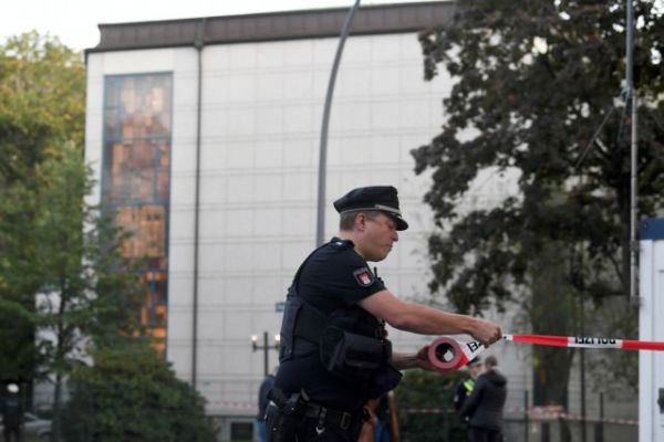 Γερμανία : Επίθεση έξω από Συναγωγή στο Αμβούργο – Ένας τραυματίας
