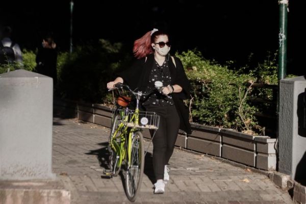 Παγώνη : Θα έπρεπε ήδη να φοράμε μάσκα παντού