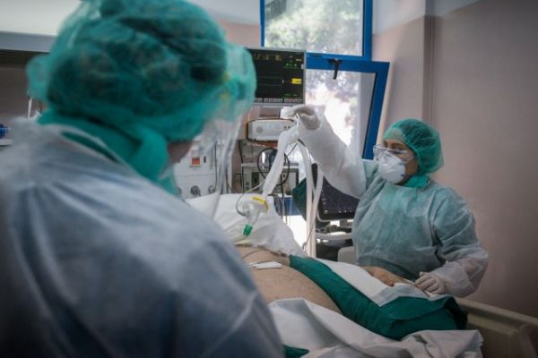 Κοροναϊός : 30χρονος με βαριά πνευμονία μεταφέρθηκε στην Πάτρα