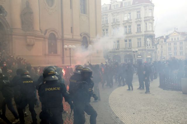 Τσεχία : Επεισόδια σε διαδήλωση κατά των μέτρων για τον κοροναϊό
