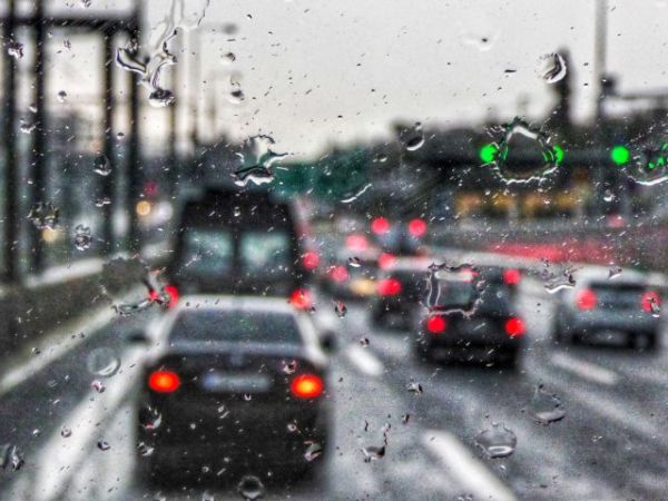 Καιρός : Βροχές και πτώση της θερμοκρασίας τη Δευτέρα