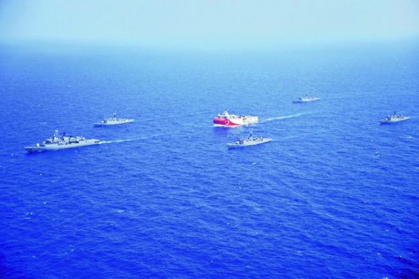 Oruc Reis: Μια «ανάσα» από το όριο των 6 ναυτικών μιλίων φτάνει το τουρκικό πλοίο