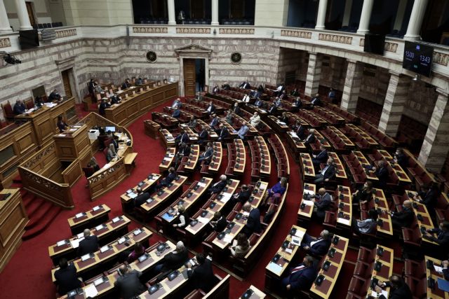 Βουλή : Σε υψηλούς τόνους η συζήτηση για την πρόταση μομφής του ΣΥΡΙΖΑ κατά Σταϊκούρα
