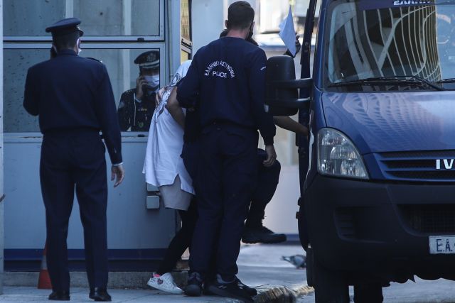 Βενετία Πόπορη: Ποια είναι η χρυσαυγίτισσα αστυνομικός που καταδικάστηκε [εικόνες]