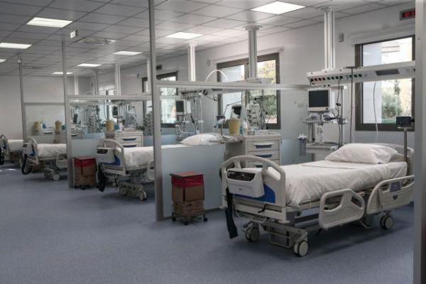 Δερμιτζάκης : Πόσο γρήγορα μπορεί να πιεστεί το σύστημα υγείας της Ελλάδας