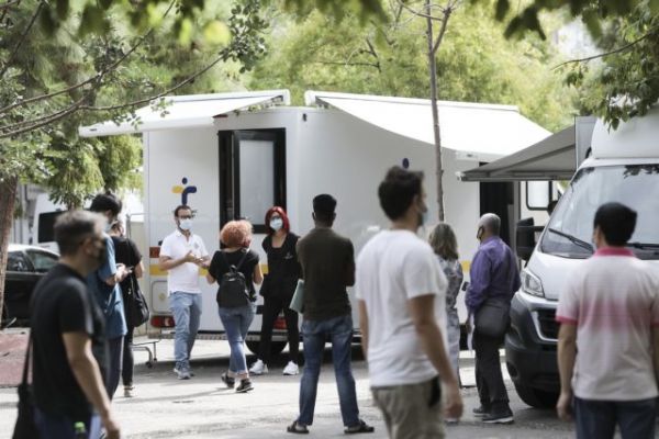 Κοροναϊός: Οδοιπορικό του MEGA στις «κόκκινες» περιοχές της Αττικής