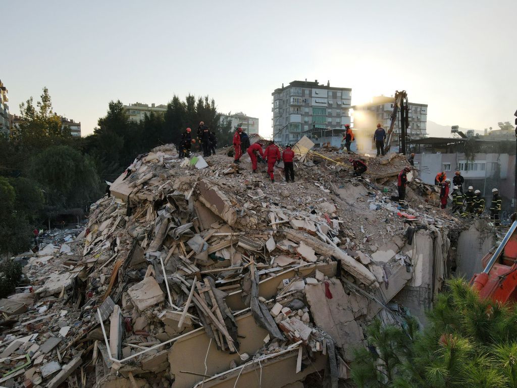 Σεισμός : Στους 25 οι νεκροί στη Σμύρνη